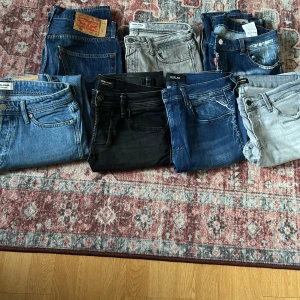 Jeans  - Säljer alla dessa jeans till dig som är reseler eller vill ha mer jeans bara ta 3 valfria par för 300 inte styck viss! Ta alla för 600