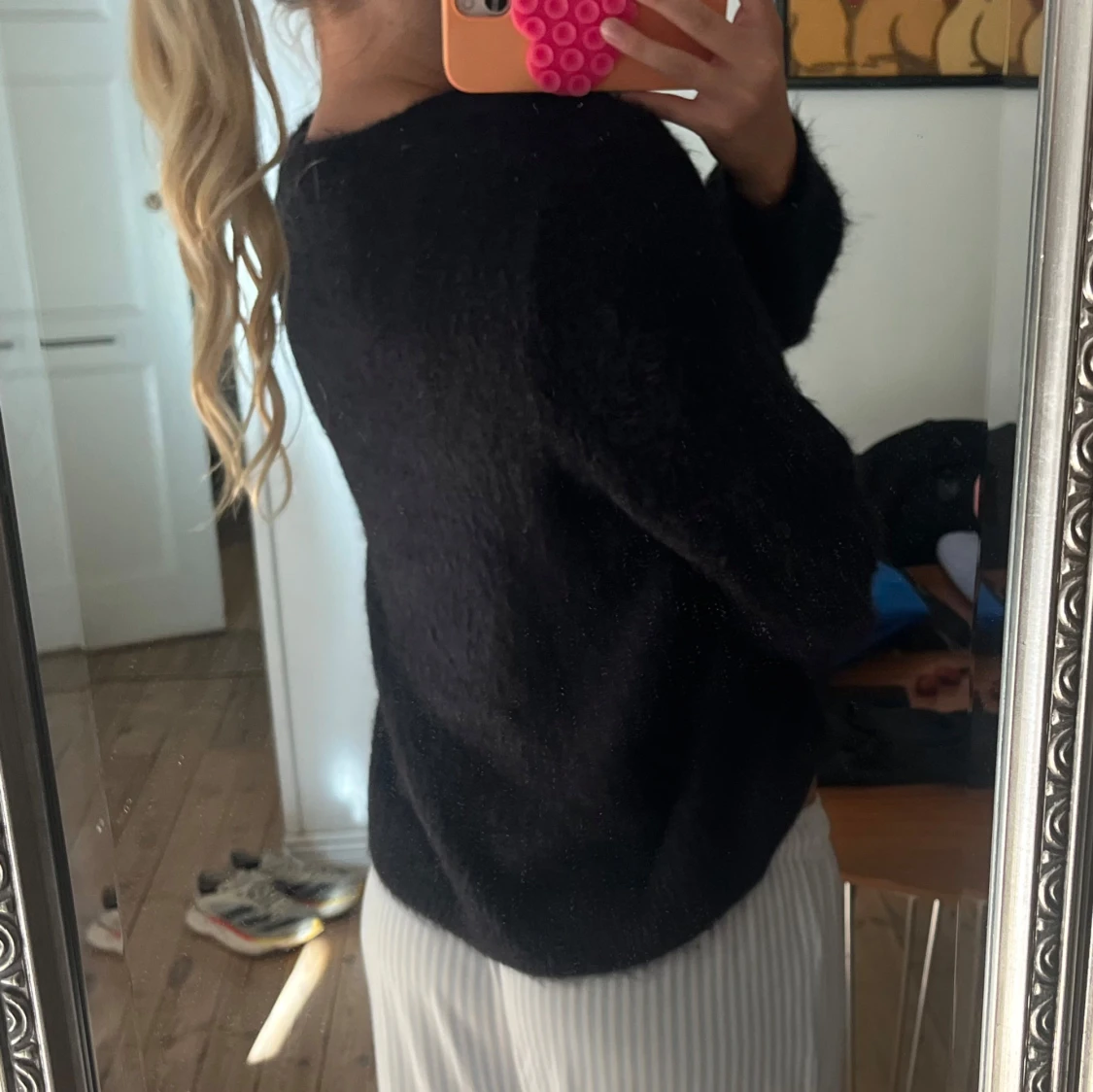 Svart fluffig stickad tröja - 1