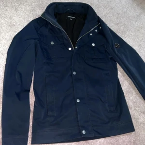 J. Lindeberg jacka - Intressekoll på denna jackan, sista pris 2500kr
