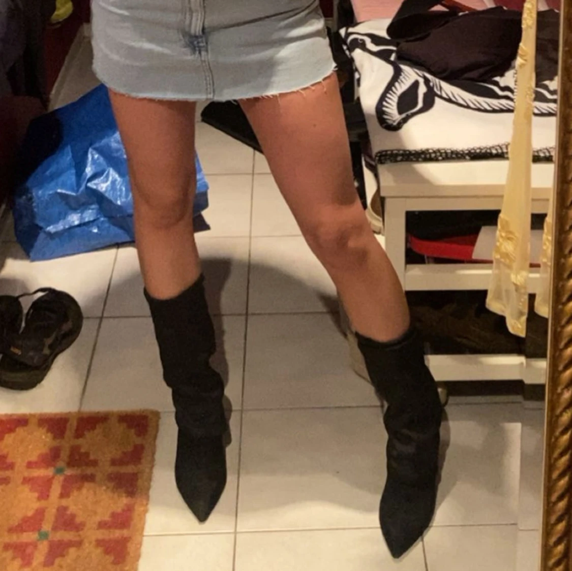 Svarta stövlar med klack och spetsig tå - 2