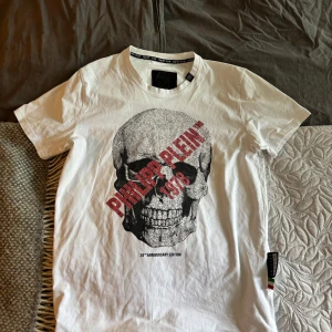 Philipp plain T - Vit pp tshirt i bra skick, vet ej om äkta men passar om du har L