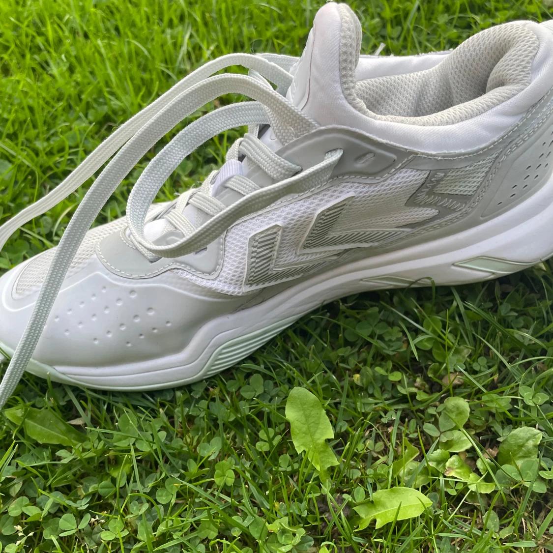 Vita sneakers från Hummel strl 37,5 - 1