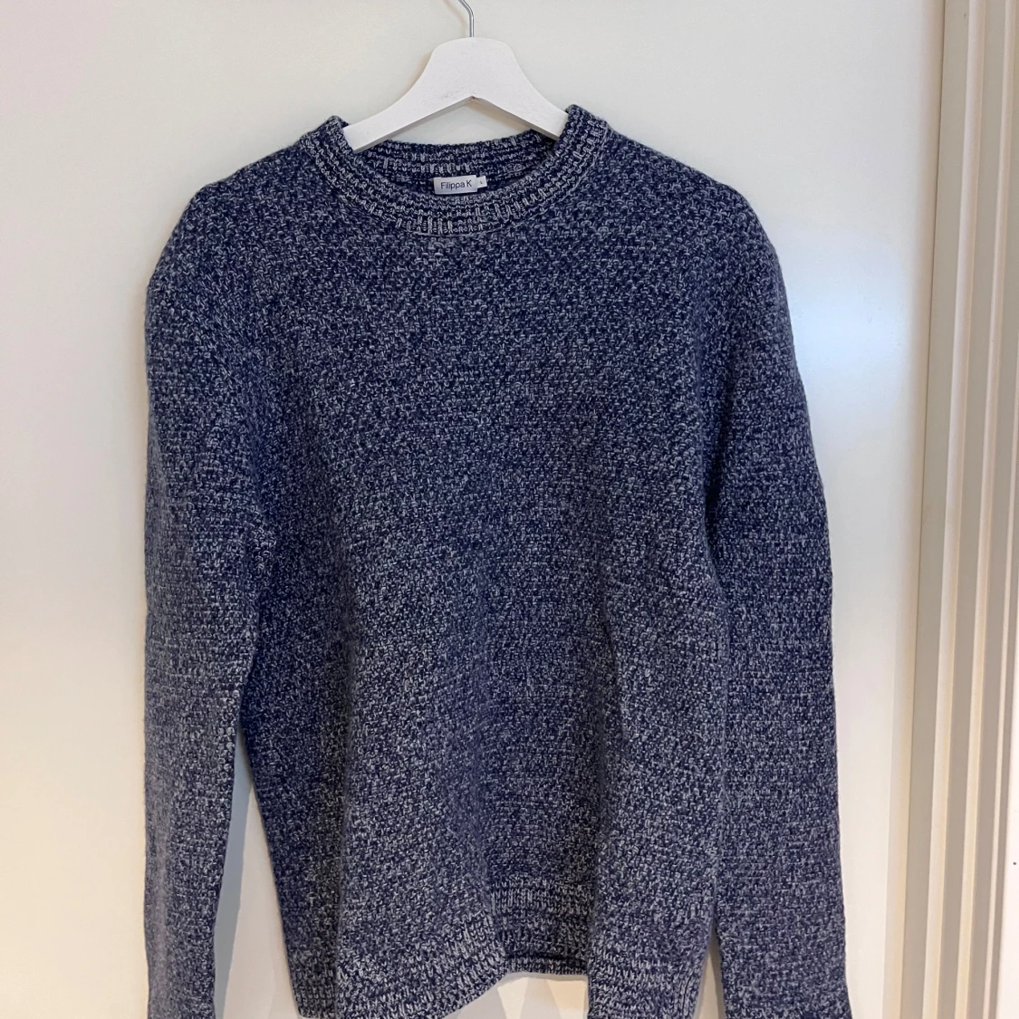 Blåmelerad stickad tröja Filippa K