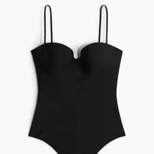 Svart body HM - Svart body från HM i storlek 75C. Slutsåld på deras hemsida. Alla lappar är kvar. Aldrig använd. 