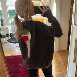 City Sweater Milano - Så fin city sweater (Milano) från Nathalie Schuterman (Chloe Schuterman). Skicket är bra men tröjan är nopprig. Nypris ca 4000-5000kr och säljs inte längre. 