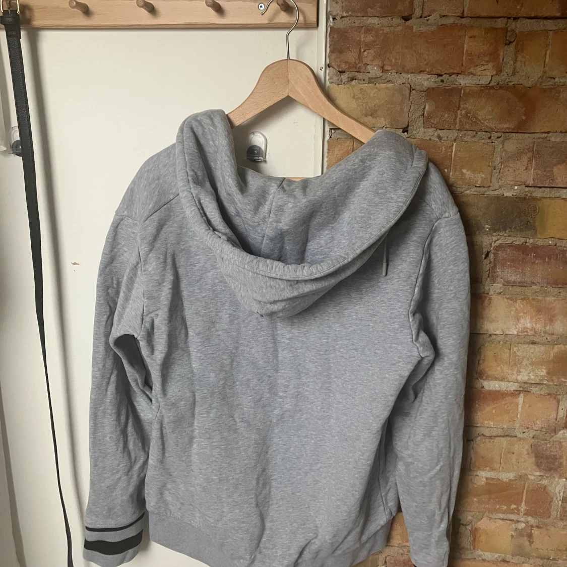Grå hoodie med dragkedja J.Lindeberg - 4