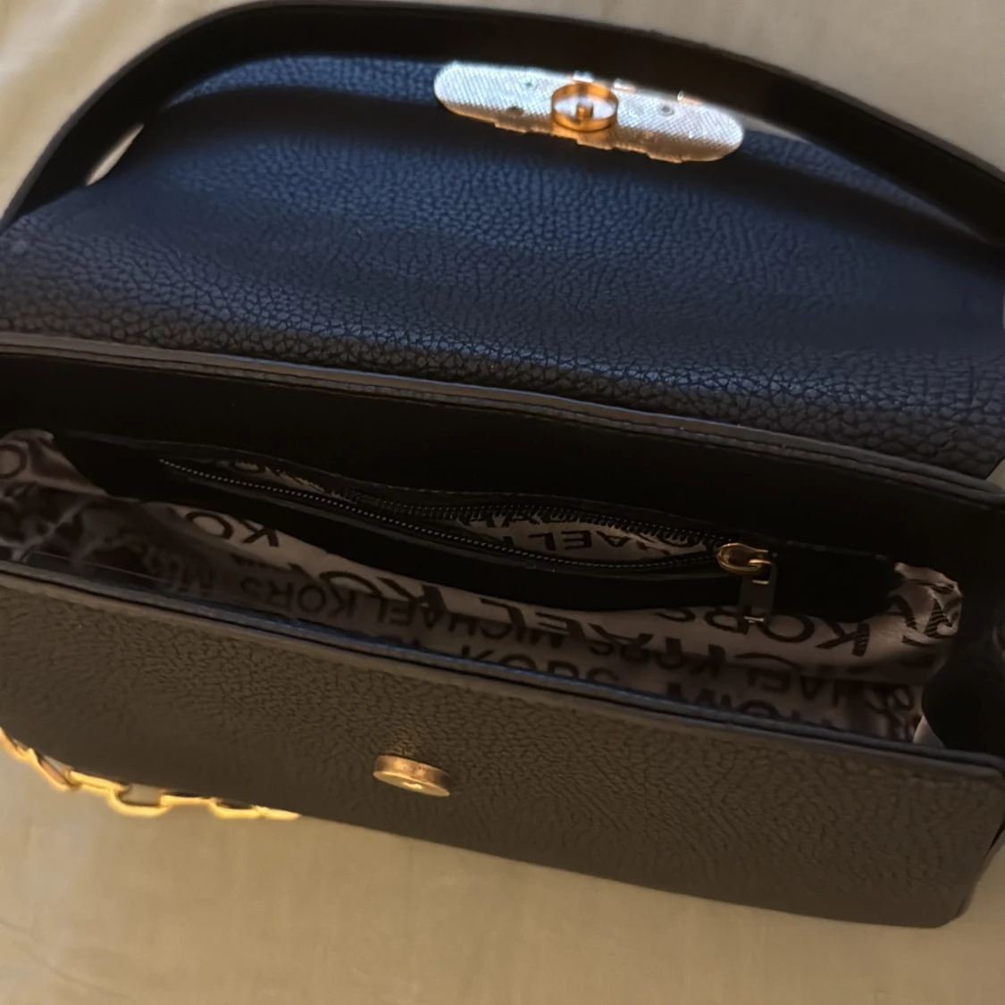 Svart axelväska från Michael Kors - 2