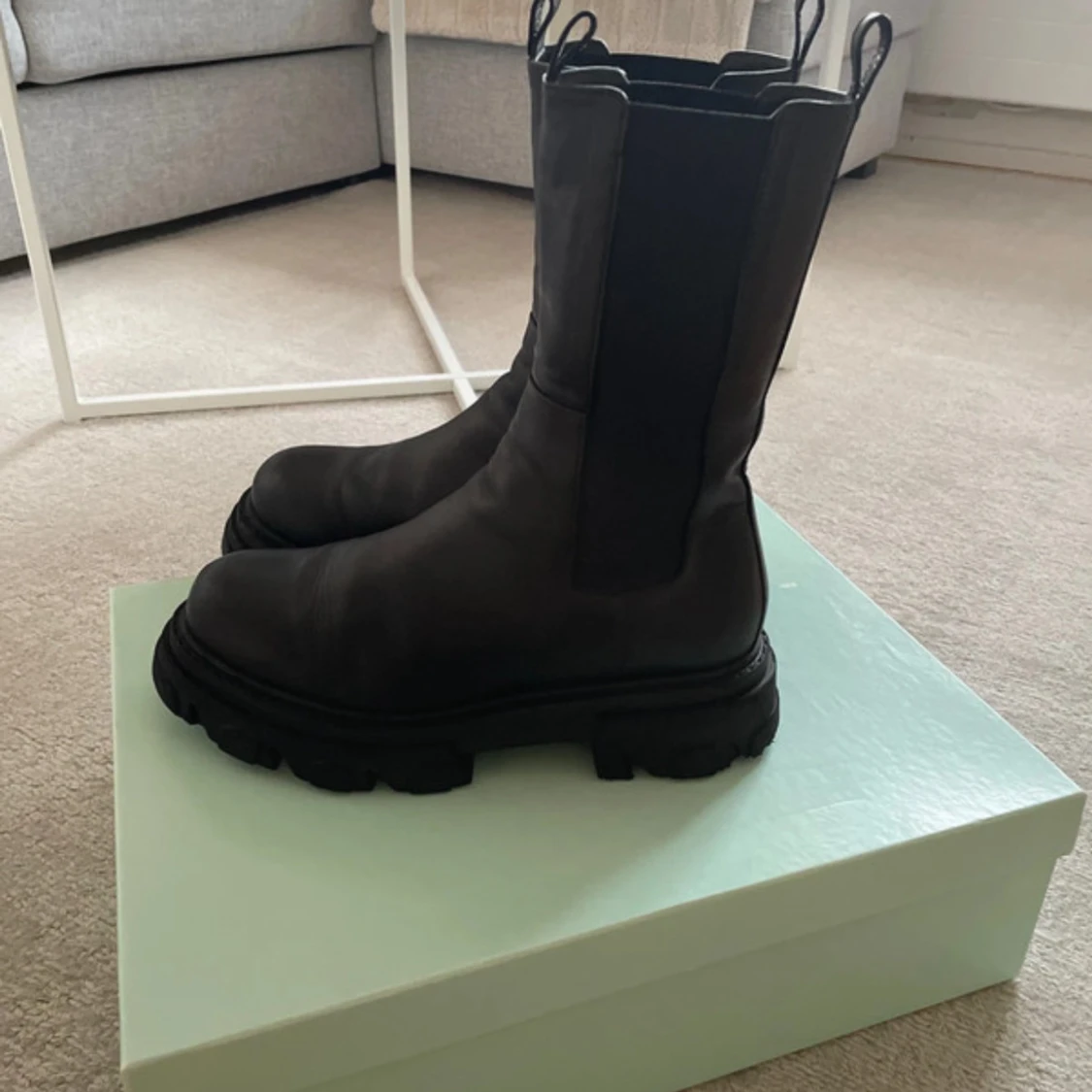 Chunky svarta chelsea boots i skinn - 2