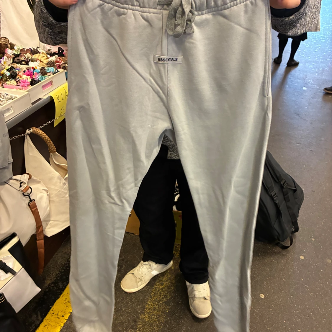 Ljusgrå Eśsentials set  - 2