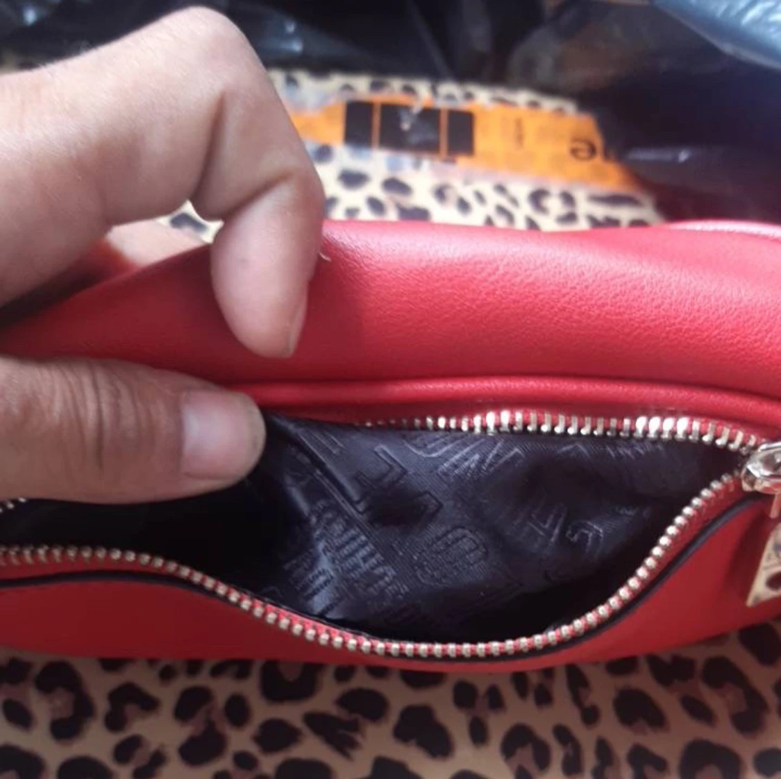 Röd axelväska från Love Moschino - 1