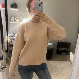 Peach/beige tröja - Mysig stickad tröja till hösten!!🍁🍁💞Är lite nopprig, kontakta för fler bilder, samt prisförslag 