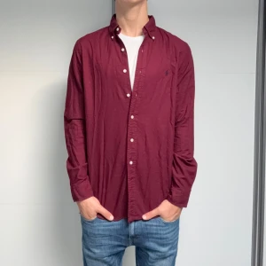 Ralph Lauren skjorta  - Ralph Lauren skjorta | Skick: 8/10 | Strl M | Pris - 499 | Fraktar via Postnord eller Instabox på köparens bekostnad | Hör av dig vid minsta fråga eller fundering//CL