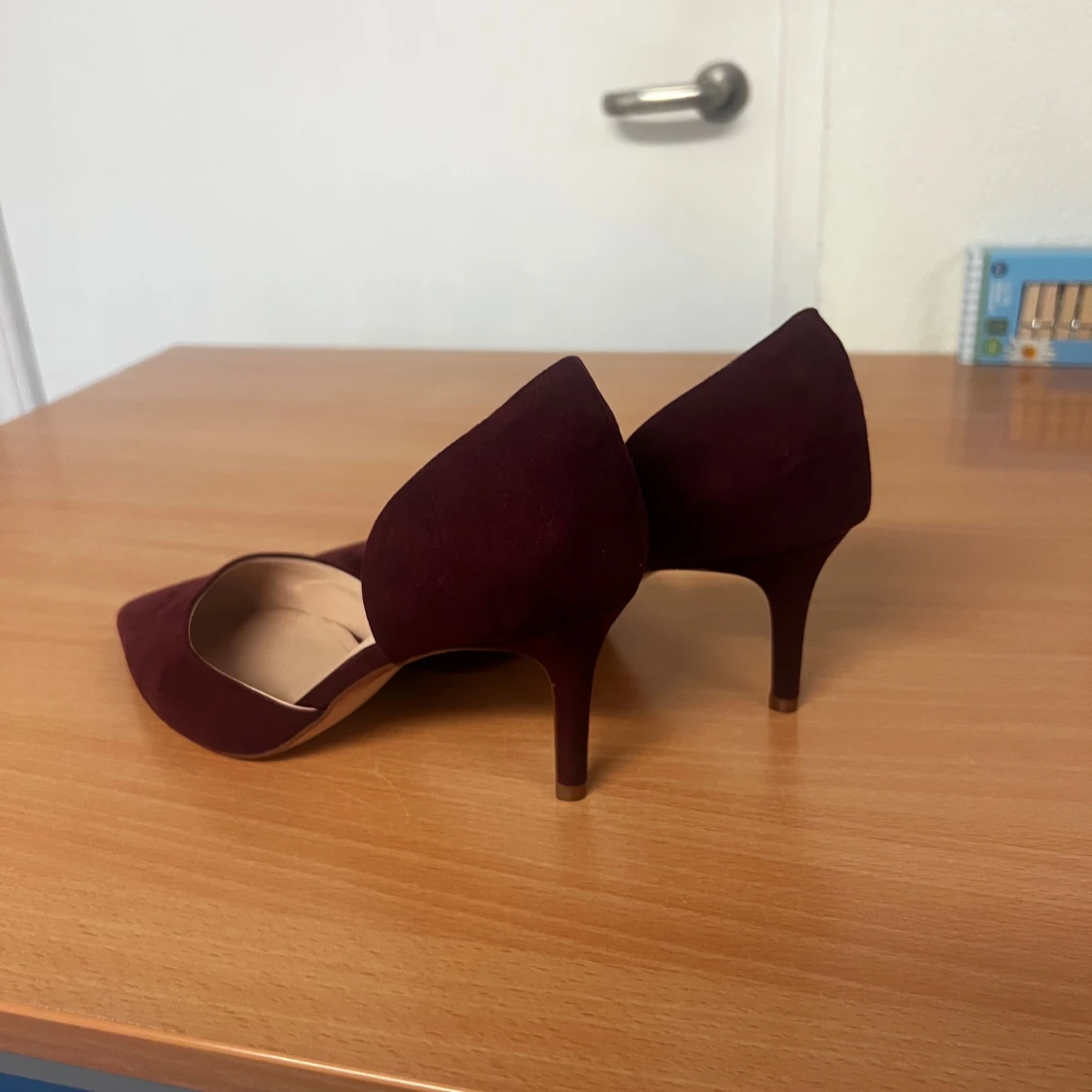 Vinröda pumps från H&M, storlek 40 - 1