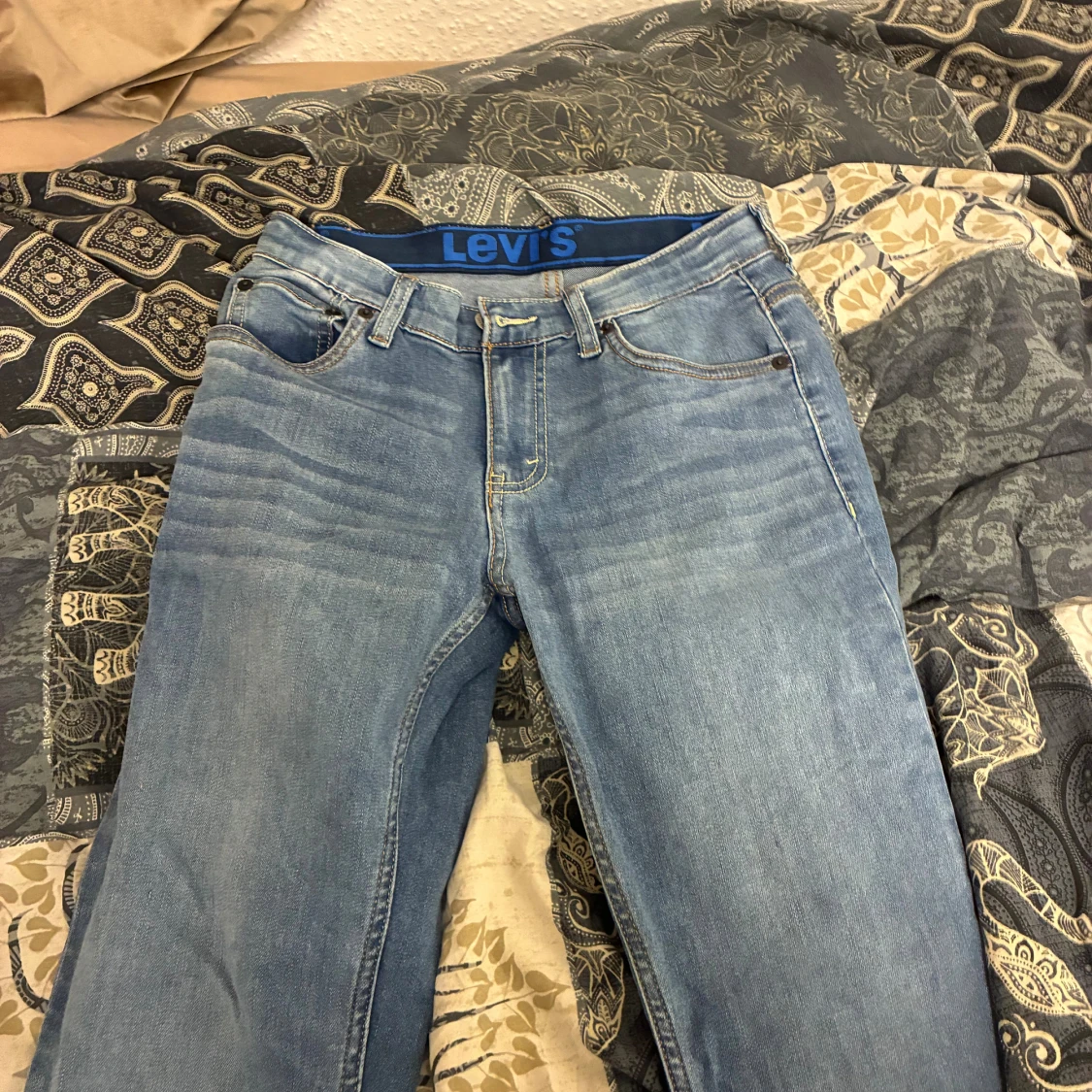 Levi's 512 ljusblå och svarta jeans - 1