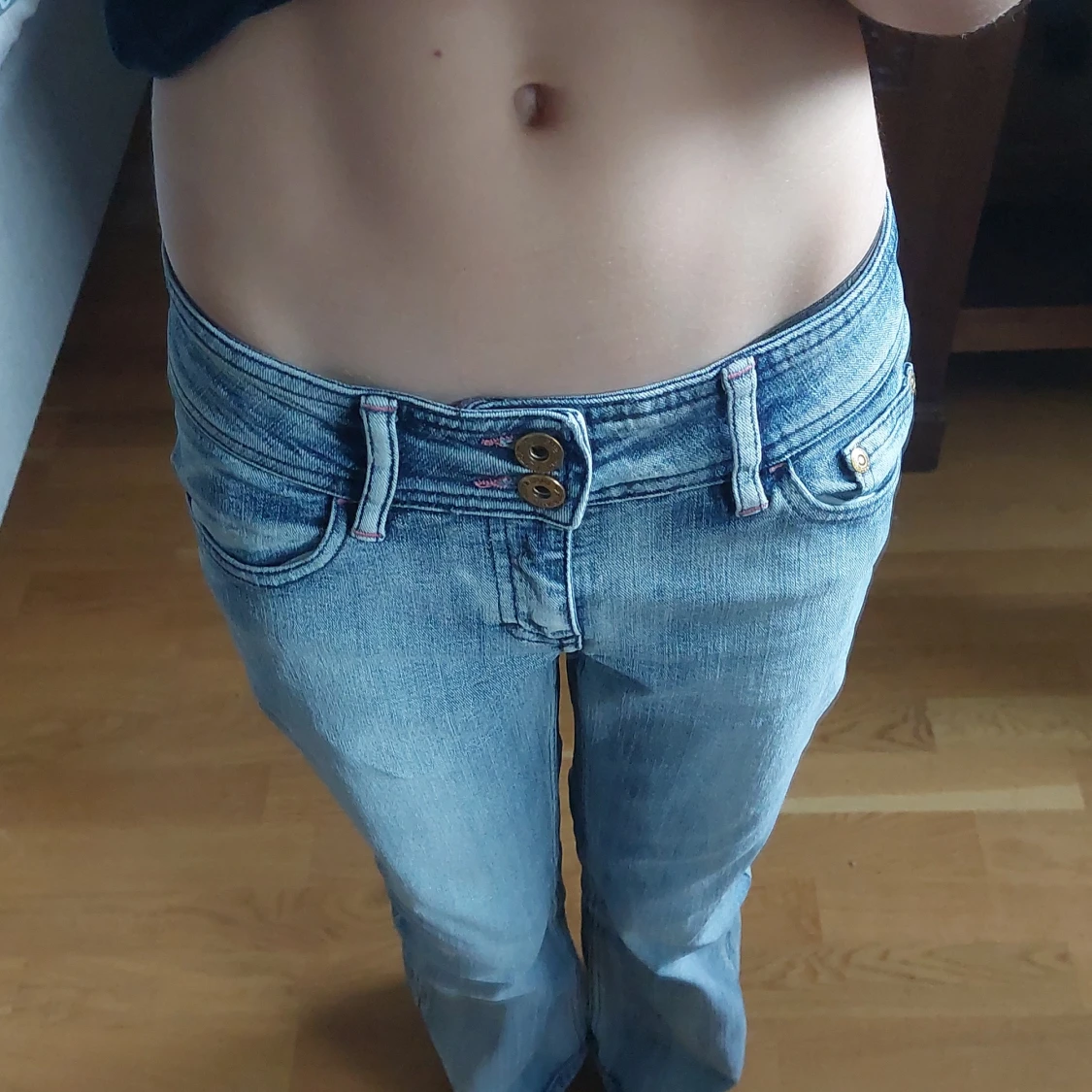 Ljusblå bootcut jeans