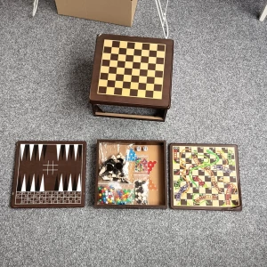 6 i 1 brädspel  - Ny, allt finns, perfekt kondition. Pris går att diskuteras och måste.