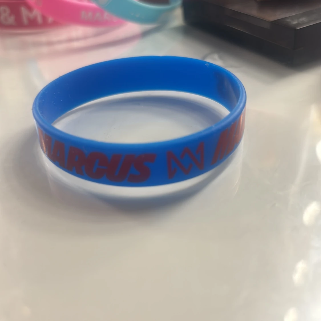 Blått Marcus & Martinus armband