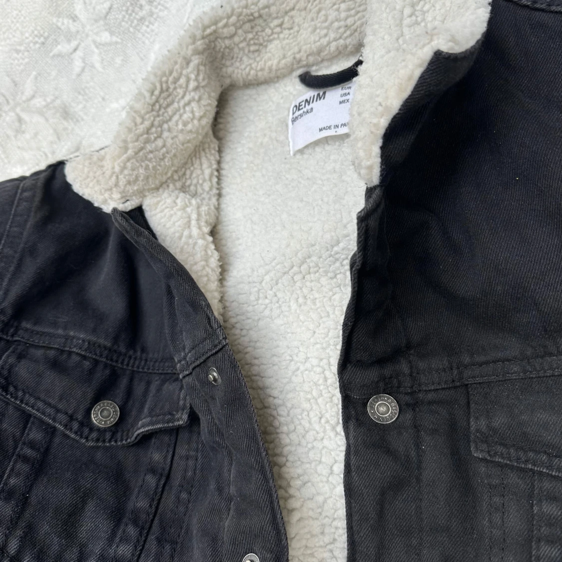 Svart jeansjacka med teddyfoder  - 1