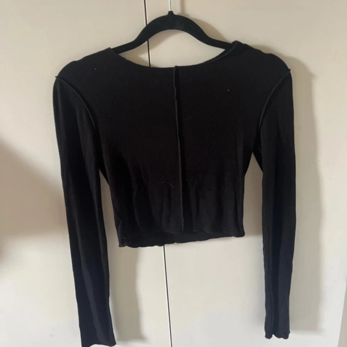 Svart croppad långärmad topp Zara