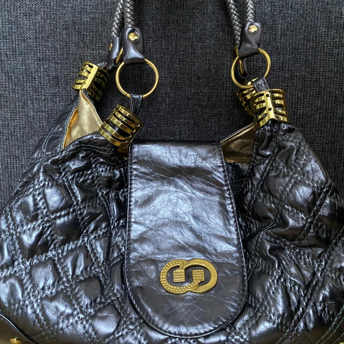 Silver quiltad handväska från Guess - 2