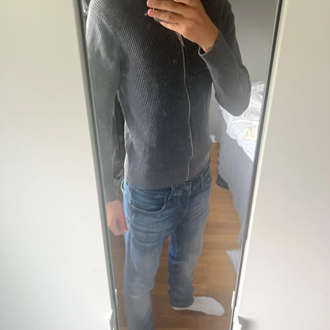 Mörkgrå stickad cardigan