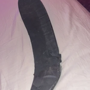 Hockey klubba 9X3 65 tum /21 längd tror jag  - Hockey klubba 9X3 ny pris 1800 diskutera pris kan inte gå så mycket lägre kolfiber där nere e den lite trasig bara hockeytejp över dig syns de inte 