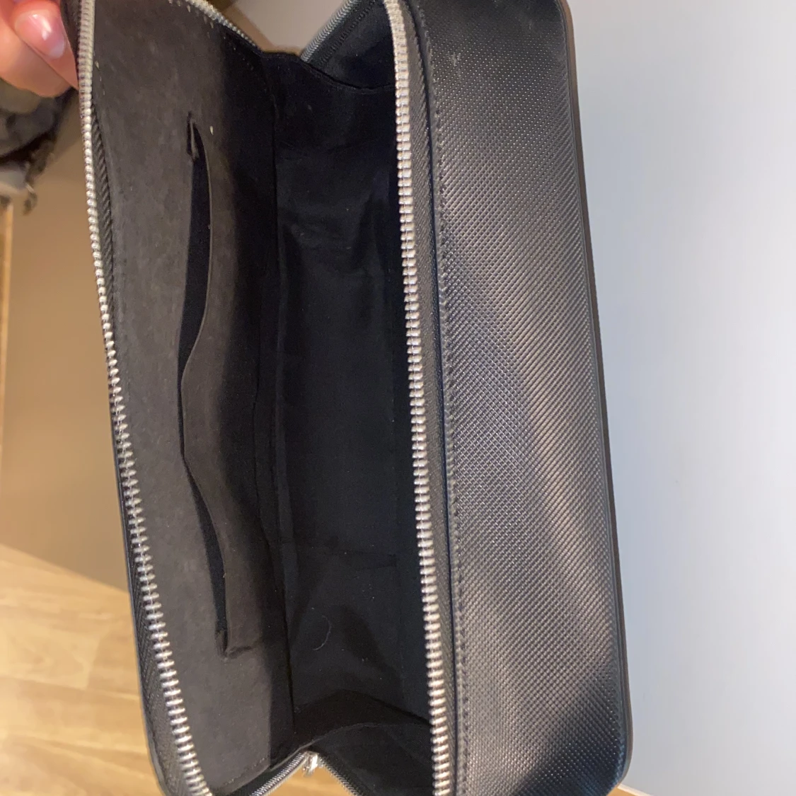 Svart axelväska från Lacoste - 1