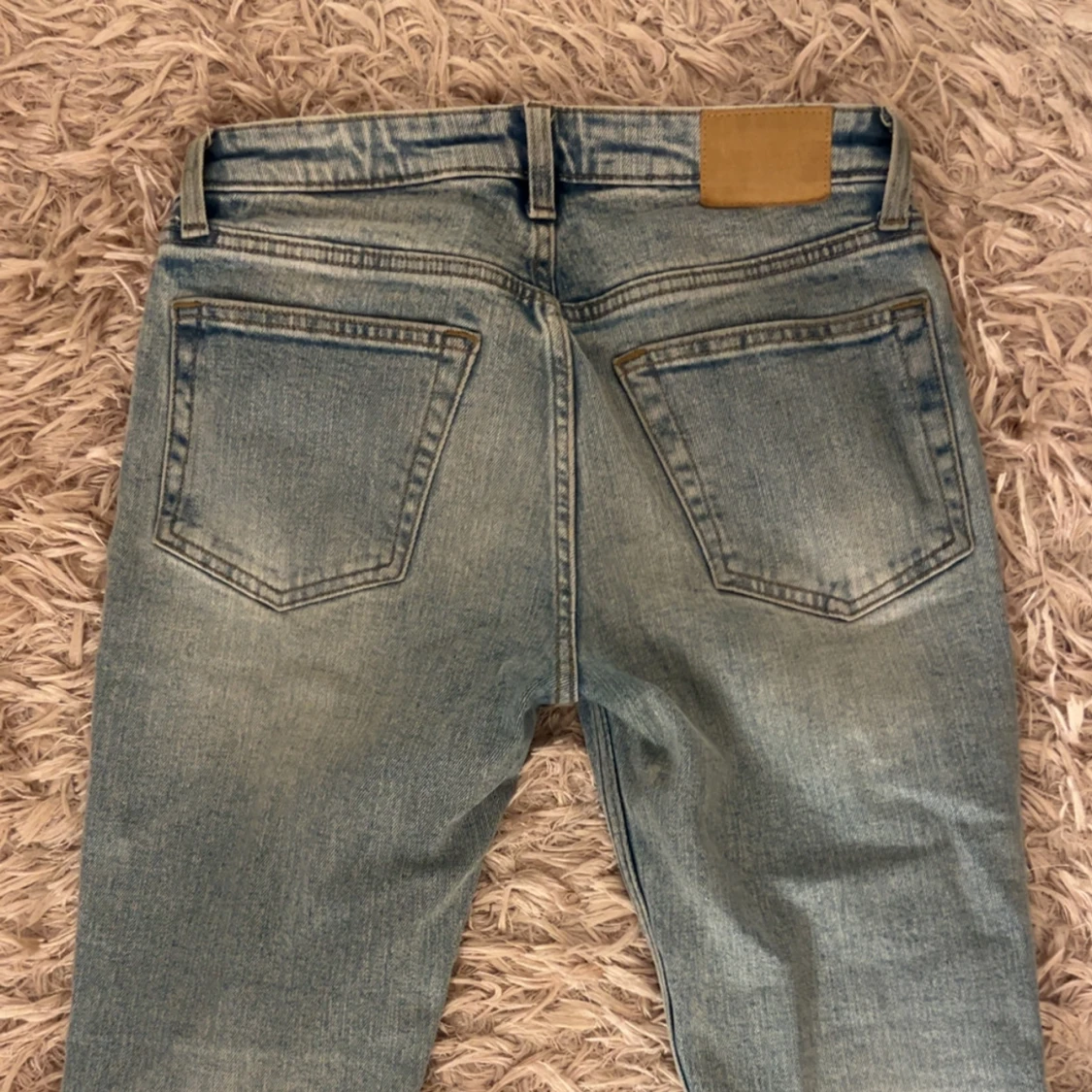 Lågmidjade bootcut jeans från Weekday - 3