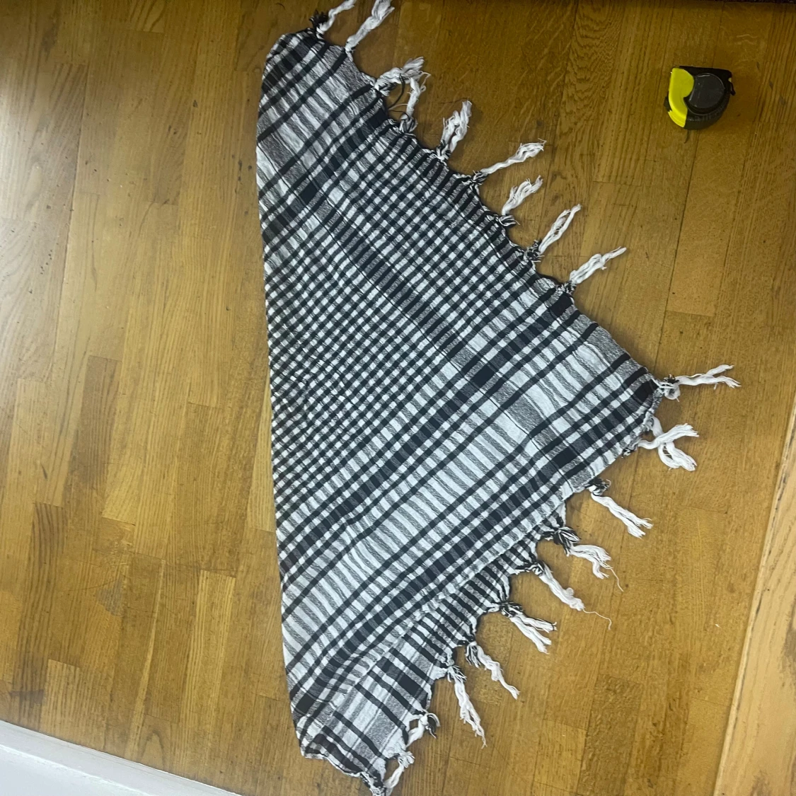 5 stycken Svartvit rutig halsduk med fransar - 1