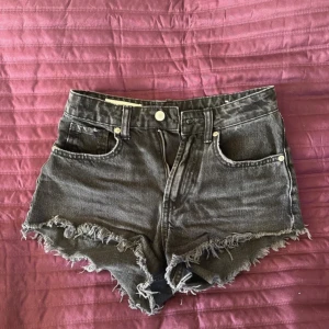 Jeansshorts  - Snygga jeansshorts från Zara