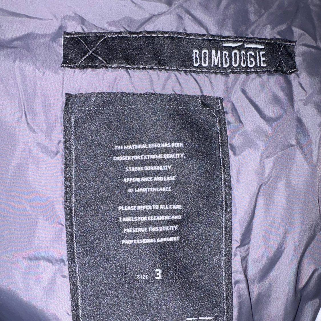 Ljusgrå pufferjacka med fuskpäls från Bomboogie - 2