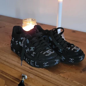 Svarta sneakers med strass 38 - Supersnygga glitter sneakers 
