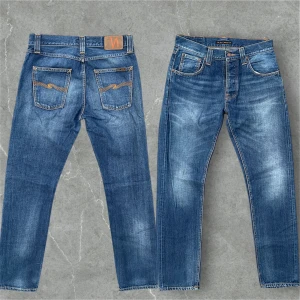 Nudie jeans - Nudie jeans i modell steady Eddie! Mått: midja 38,5 cm längd 104cm. Skriv vid funderingar 💬