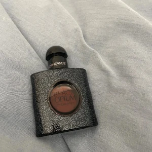 Black opium  - Nästan full