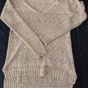 Virkad tröja  - Virkad tröja knappt använd i bra skick 