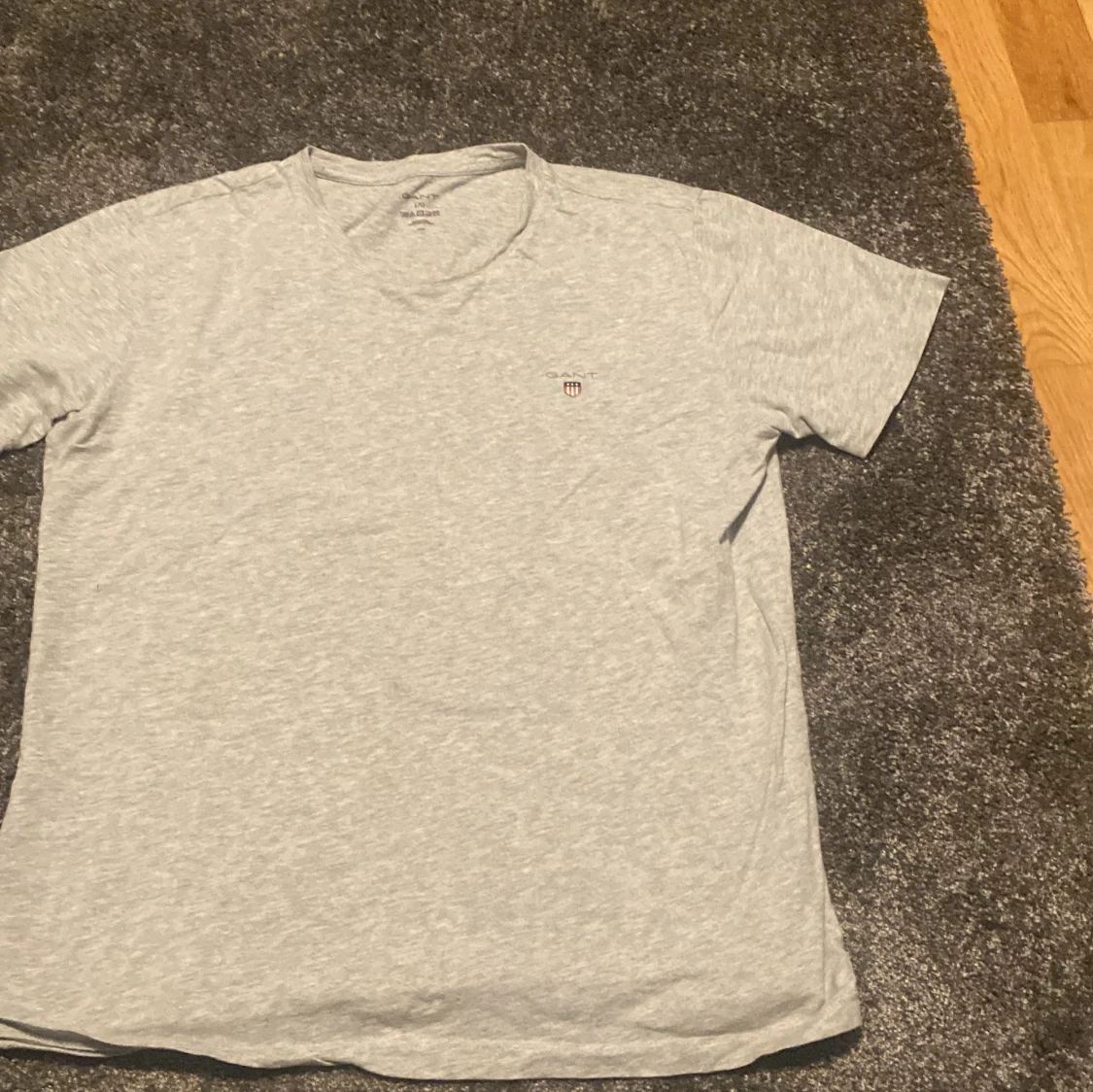 Ljusgrå t-shirt från GANT - 1