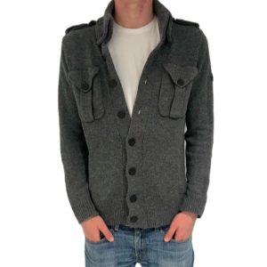 Stickad cardigan  - Fet stickad cardigan| Inga defekter| Storlek M| Hör av er vid frågor 🙌🌟