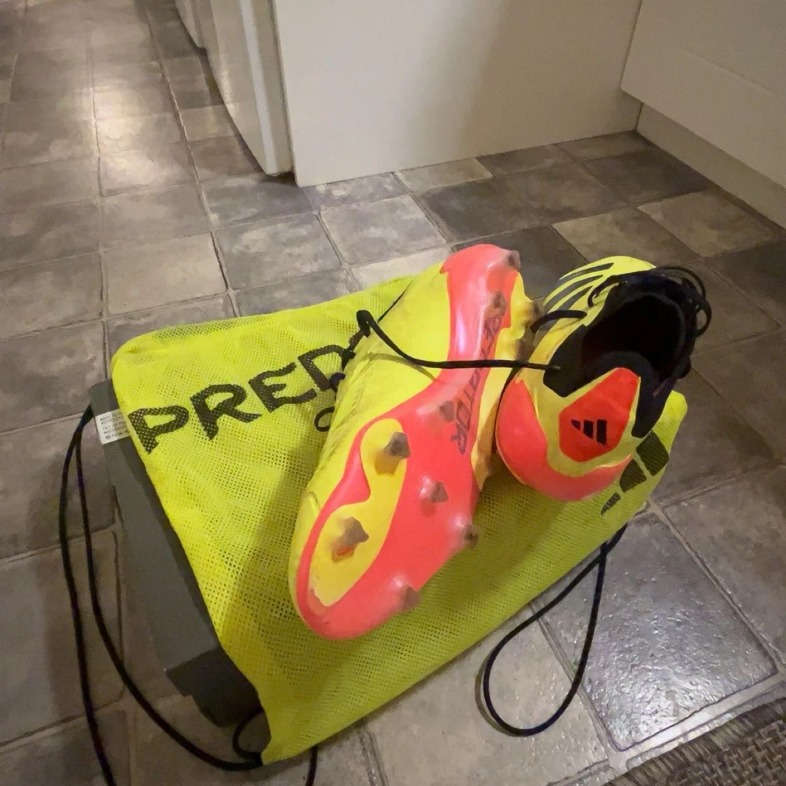 Adidas Predator gula fotbollsskor - 1