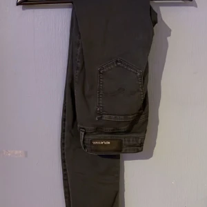 Svarta Replay jeans - Replay Skinny modell | Storlek: 31/32 | Pris: 299 ( inte fast ) | Kom privat för minsta lilla funderingen eller frågan! 
