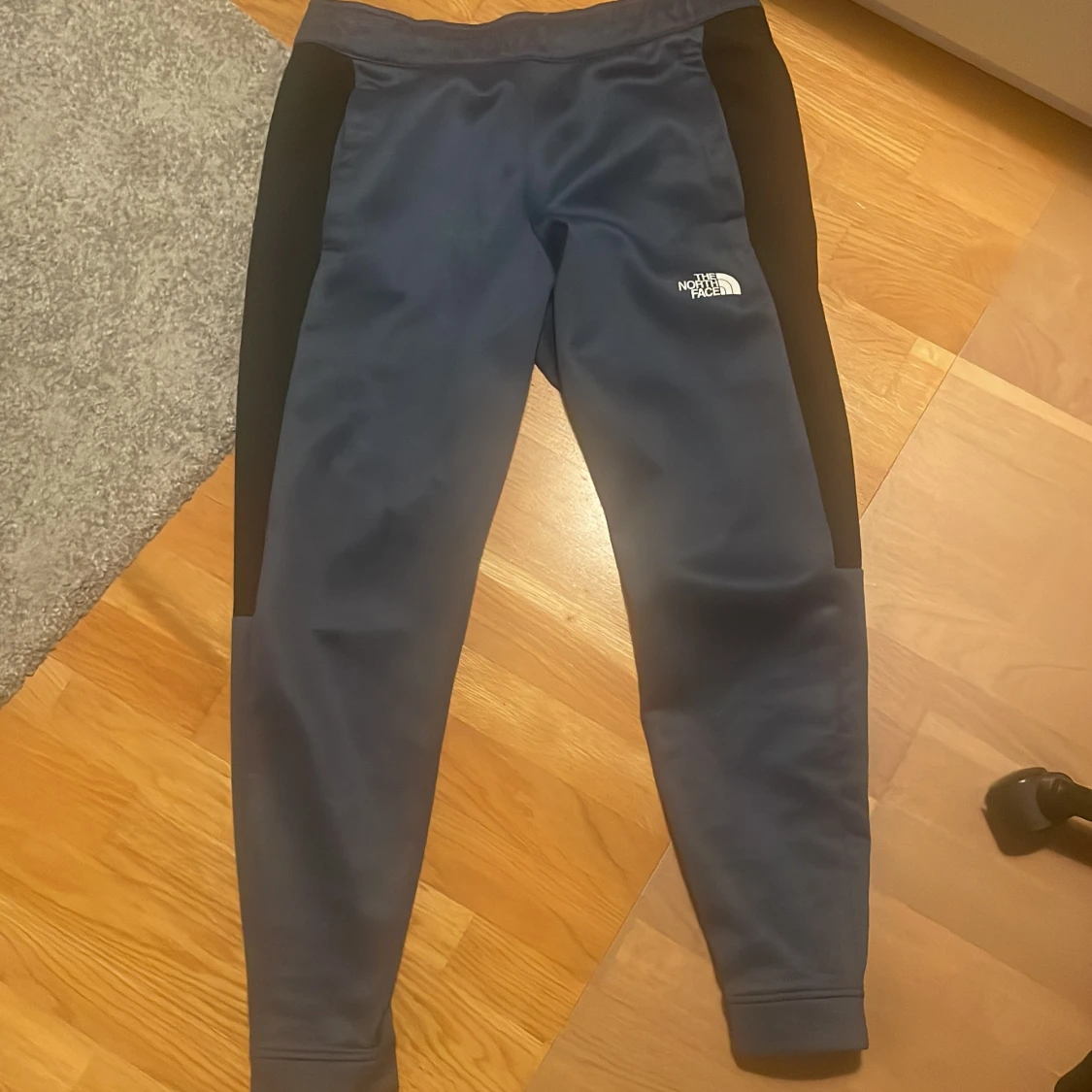 Blå träningsbyxor från The North Face