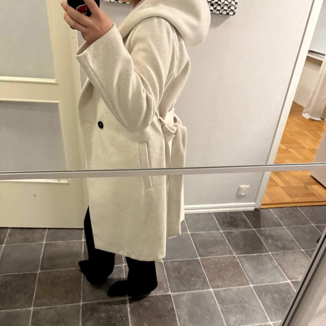 Beige kappa med bälte och huva - 3