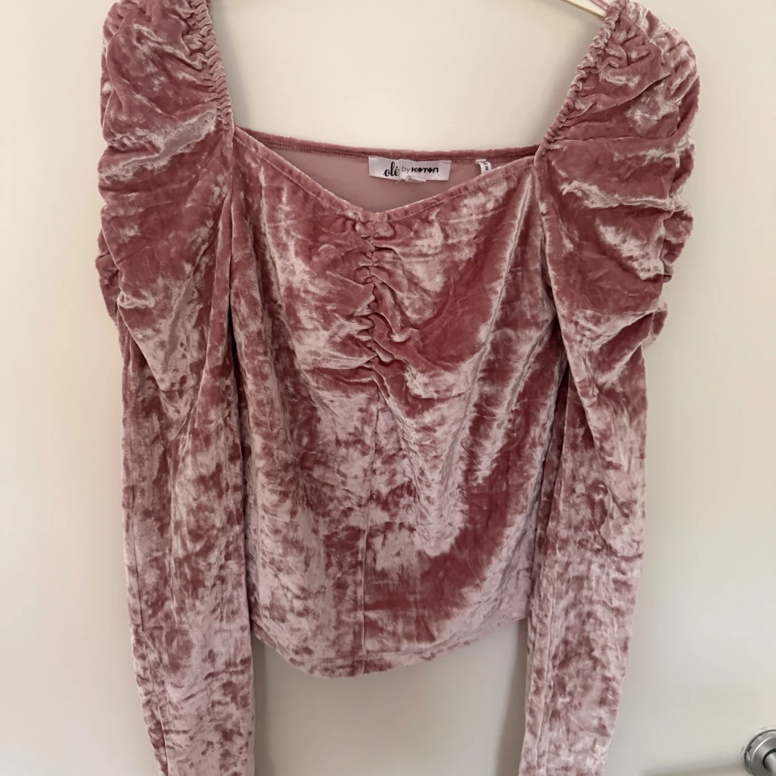 Rosa sammetstopp från Olé by Koton - 2