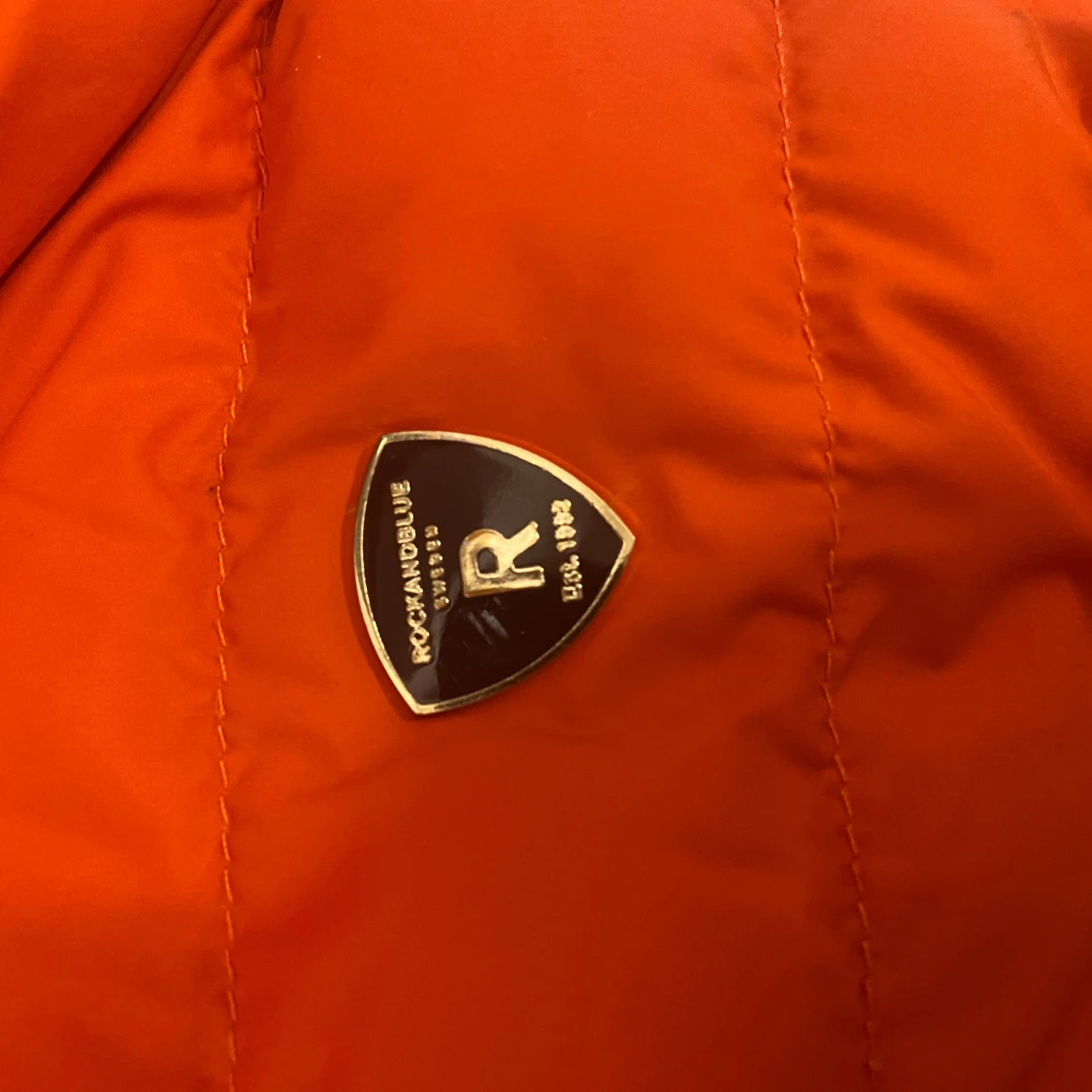 Orange pufferjacka från Rockandblue - 3