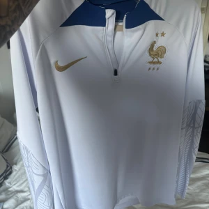 Långärmad Frankrike fotbollströja - Säljer en fräsch och snygg Frankrike tröja! 