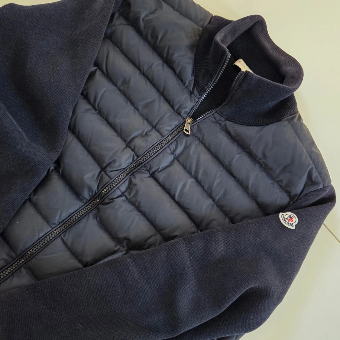 Mörkblå quiltad jacka från Moncler