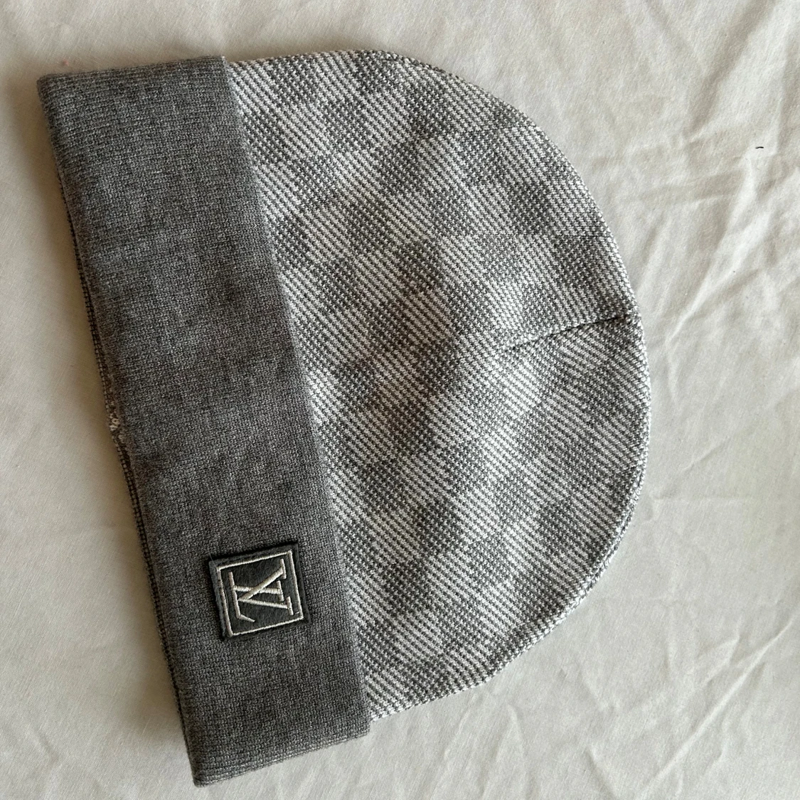 Grå rutig Louis Vuitton mössa - 2