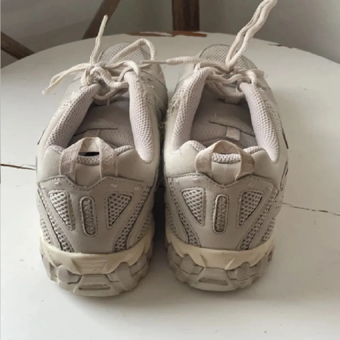 Beige sneakers från New Balance  - 2