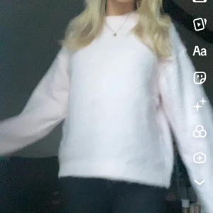 Ljusrosa stickad tröja - Supermysig ljusrosa stickad tröja med oversized passform och långa ärmar💓💓💓