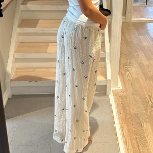 Söta pyjamasbyxor - Jättesöta sköna byxor som aldrig är använda💛