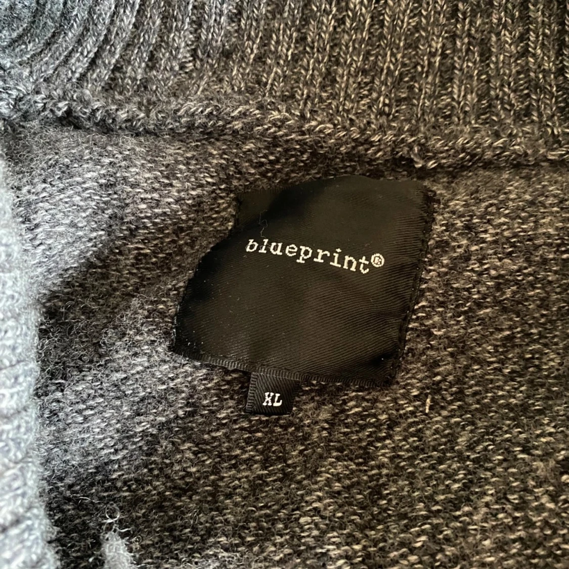 Grå Stickad Cardigan - 92